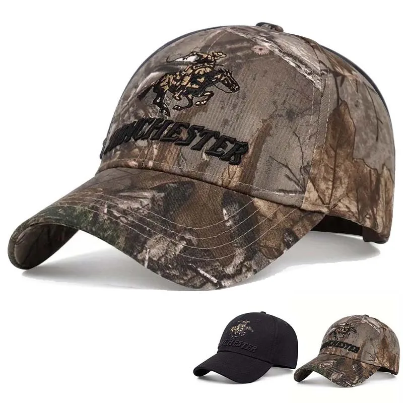 Boné Solluss Winchester - estampa camuflada com bordado preto em relevo de cavaleiro - Solluss Boné Solluss Winchester camuflado em detalhe lateral mostrando a curvatura da aba e costuras - Solluss Boné Solluss Winchester em versão preta sólida com bordado discreto de alta densidade - Solluss